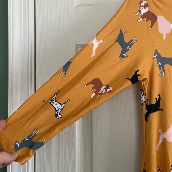 RICH FALL COLOR! Yelete swing dress, ladies S, gold w/ADORABLE dog print. NWT. - Picture 3 of 3